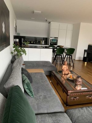 Exklusive, geräumige und neuwertige 2-Zimmer-Wohnung mit Terasse und Einbauküche in Ulm