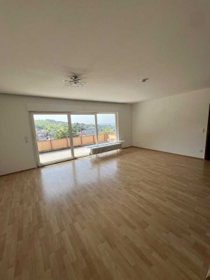 Attraktive 4-Zimmer Wohnung in Bühlertal mit Balkon, Garage und zwei Außenstellplätze