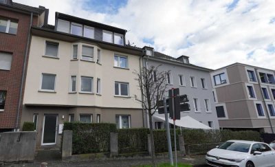 Baldige Fertigstellung: Kernsanierte Altbauwohnung mit Balkon im Zentrum von Bergisch Gladbach