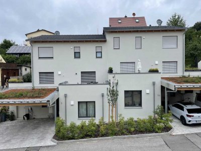 Moderne Doppelhaushälfte mit separaten Büro in Landshut-Achdorf