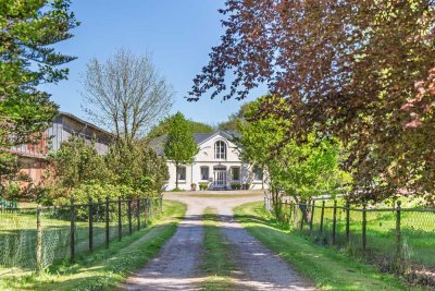 Charmanter Dreiseithof in schönster Lage Angelns!
