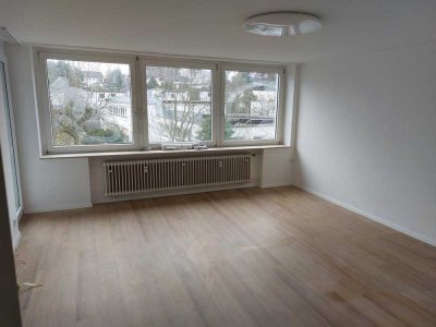 Frisch Sanierte 3 Zimmer Wohnung * Balkon * EBK