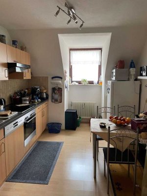 **Gutgeschnittene 2 Zimmer Wohnung mit Dachterrasse in City Lage**