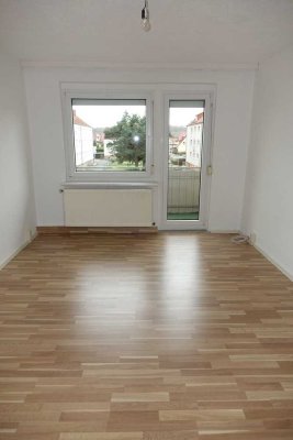 sonnige 2-Raum-Wohnung/Balkon mit Laminat