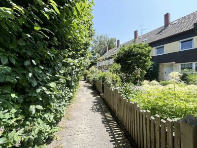 TOP LAGE LAUFAMHOLZ: IN 2022 UMFANGREICH MODERNISIERTES 5- ODER 6-ZIMMER-RMH MIT EINZELGARAGE