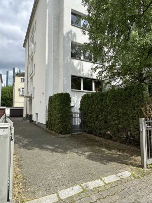 Westend | Kernsanierte 1-Zimmer-Wohnung in Top-City-Lage