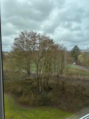 Frisch Renovierte2-Zimmerwohnung mit Balkon und schönen Ausblick