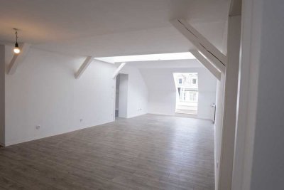 Frisch renoviert: 3,5 Zimmer mit Dachterrasse und Cabriofenster im Herzen von Siegen