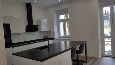 Erstbezug Nach Kernsanierung  Ansprechende Wohnung mit Wohnküche