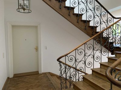Ruhige und helle 2 -Zi.-DG-Altbauwohnung, Mü.-Haidhausen, Franzosenviertel