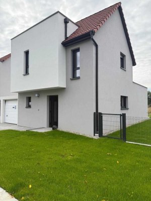 Günstige 4-Raum- Doppelhaushälfte mit luxuriöser Innenausstattung in Weissenburg