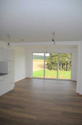 Exklusive, neuwertige 3-Zimmer-Wohnung mit Loggia und Einbauküche in Gammelsdorf