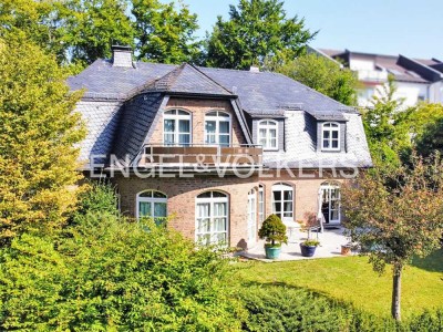 Repräsentative Villa mit parkähnlichem Grundstück