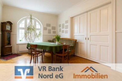 Liebevoll und stilvoll modernisierte Altbauwohnung in Hafennähe