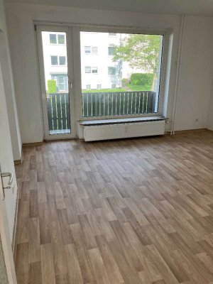 Schöne 3-Zimmer Wohnung mit neuen Bodenbelägen und Balkon zu vermieten