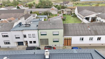 Liegenschaft mit Hofstruktur und Bauplatzreserve in Gols