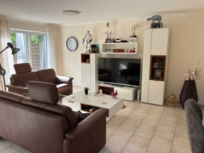 Schicke Erdgeschosswohnung mit kleinem Garten und Stellplatz