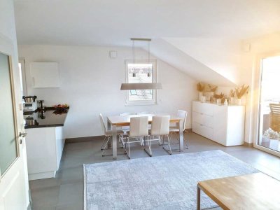 Gehobene Dachgeschosswohnung mit erstklassiger Traumküche, Südbalkon und Garage, Nähe SteinhuderMeer
