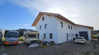 Attraktive Neubau Doppelhaushälfte bei Traunstein - hell, energieeffizient, Carport, 6 Zimmer