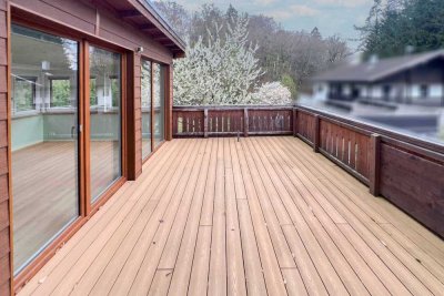 Exclusive 4-Zimmer-Wohnung mit Wintergarten, großer Dachterrasse und Balkon in ruhiger Waldrandlage!