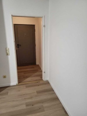 1-Zimmer-Studentenapartment mit Bad & Kochnische Terminvereinbarungen Herrn Cristaldi 0157-34484360