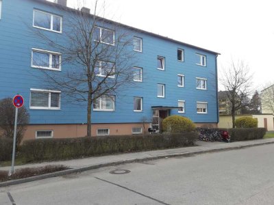 Geschmackvolle 1,5-Raum-Hochparterre-Wohnung mit Balkon und EBK in Emmering