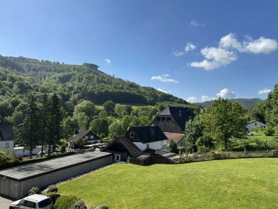Im Tal der Lenne!  Mega Aussicht! 2 Zimmer- Wohnung mit Balkon, ca. 72 qm