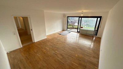 TOP Aussichtslage: 2023 renovierte 2-Zimmer-Wohnung mit neuer EBK und Terrasse in Herbrechtingen