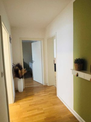Voll möblierte, helle 2-Zimmer Wohnung mit Balkon in Neuötting