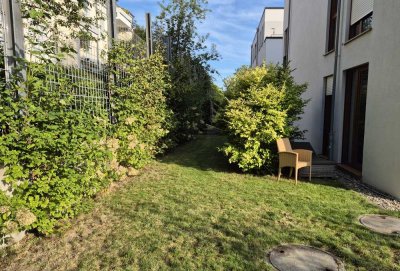 Neuwertige  Stadtwohnung mit Terrasse und eigenem Garten
