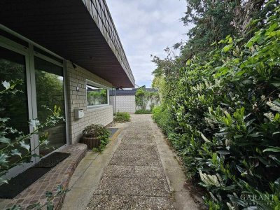 Bungalow-Anwesen mit Charakter und traumhafter Gartenidylle
