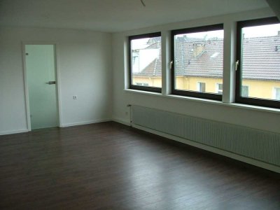 SG-Mitte, zentrale, ruhig gelegene zweieinhalb Zi.-DG-Wohnung