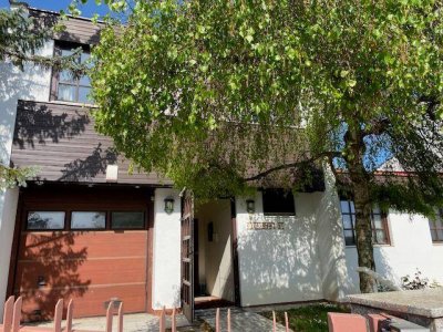 Gepflegtes Doppelhaus mit Pool und Garten in Gießhübl