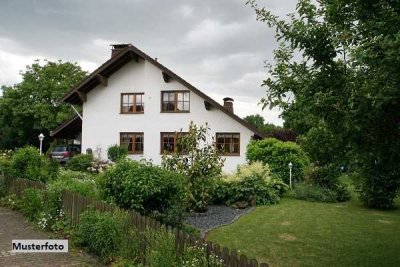 2-Familienhaus nebst Doppelgarage