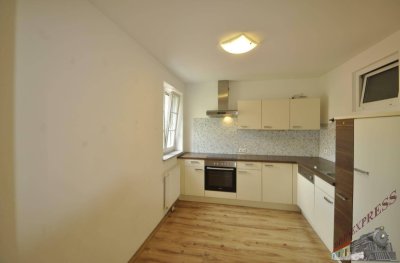 Gepflegte schöne 3 Zimmer-Wohnung in Pressbaum – Pfalzau mit Pergola