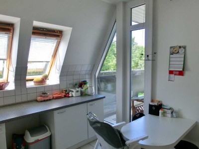 Dachgeschoß-Wohnung BEZUGSFREI mit West Balkon und Sonne satt