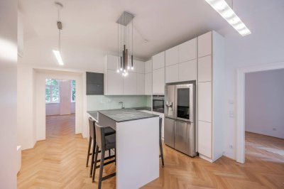 ++1150++ Stilvolle 4-Zimmer Altbauwohnung mit Balkon – Wohnen in Toplage mit Topausstattung