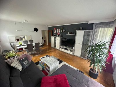 Großzügige 2,5 Zimmer- Wohnung mit Einbauküche und Terrasse in guter Wohnlage