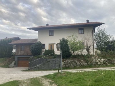 Freundliches Haus mit sechs Zimmern und Einbauküche in Rosenheim