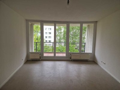 Großzügige Familienwohnung mit Aufzug und Balkon! 1 NKM als Renovierungskostenzuschuss!