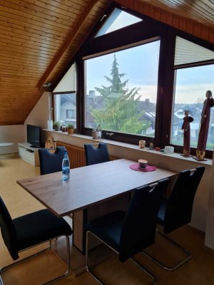helle, möblierte 3-Zimmer Dachgeschosswohnung