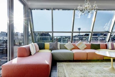 Geschmackvolle 3-Zimmer-Penthouse-Wohnung mit luxuriöser Innenausstattung mit EBK in Berlin Neukölln