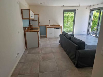 Exklusive, vollst. renovierte 2-Zimmer-EG-Wohnung mit geh. Innenausstattung mit EBK