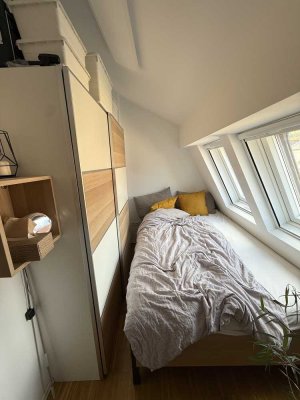Möblierte exklusive 1,5-Raum-DG-Wohnung mit gehobener Innenausstattung in Würzburg