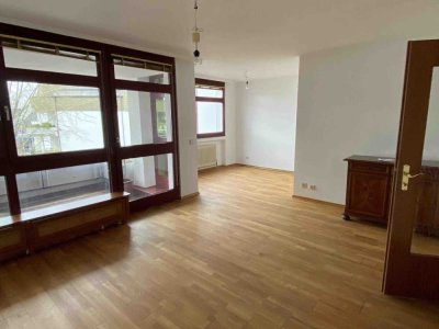Gepflegte 4-Zimmer-Wohnung im 3. OG mit Balkon in Nürnberg-St. Jobst