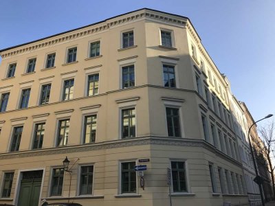 Für SIE: helle, zentrale & große 3-Raumwohnung mit Tageslichtbad, Gäste-WC, Einbauküche & Balkon!