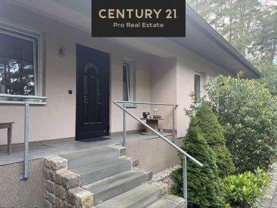 Zwei Welten unter einem Dach – vollunterkellertes Einfamilienhaus mit Einliegerwohnung.