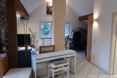 2 Zimmer- Dachgeschosswohnung in kleiner Mieteinheit
