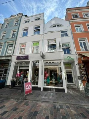Helle Dachgeschosswohnung mit Terrasse in der Rostocker Innenstadt