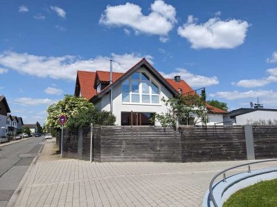 Große und helle EG Wohnung mit großem Garten